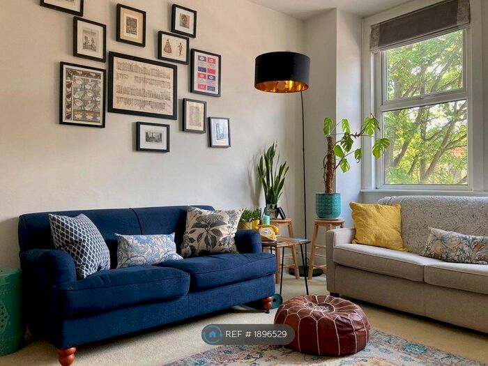 3 Bedroom Flat To Rent In Manor Road, Beckenham, BR3