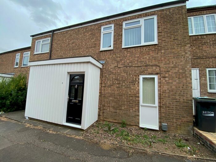3 Bedroom Property To Rent In Petersfield Gardens, Luton, LU3