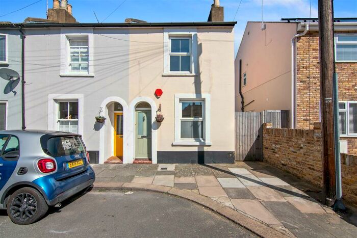 2 Bedroom End Of Terrace House To Rent In Primrose Avenue, Enfield, EN2