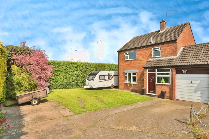 3 Bedroom Link Detached House For Sale In Gwyn Crescent, Fakenham, NR21
