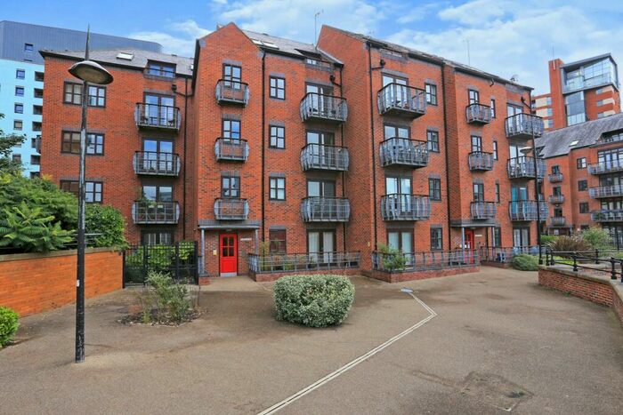 2 Bedroom Apartment To Rent In Turlow Court The Calls, LS9