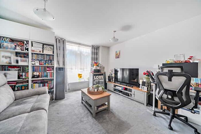 1 Bedroom Flat For Sale In Tower Court, Egham, Surrey, TW20