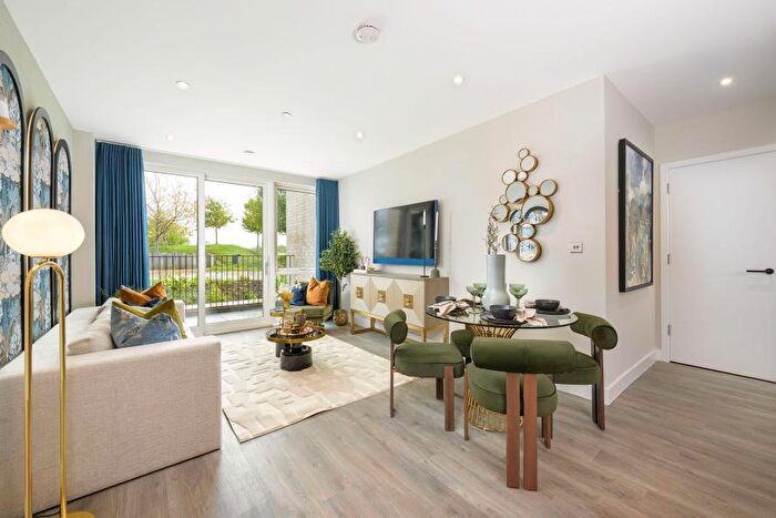 2 Bedroom Apartment For Sale In Eddington Avenue, Cambridge, CB3