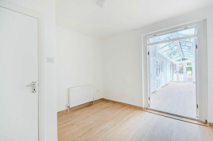 2 Bedroom Flat To Rent In Sunnyhill Road, Streatham, London, SW16