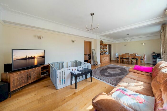 4 Bedroom Flat To Rent In Cropthorne Court, - Maida Vale, London, W9