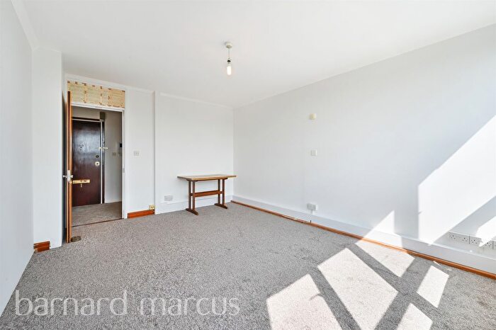 2 Bedroom Flat For Sale In Grantham Road, London, SW9