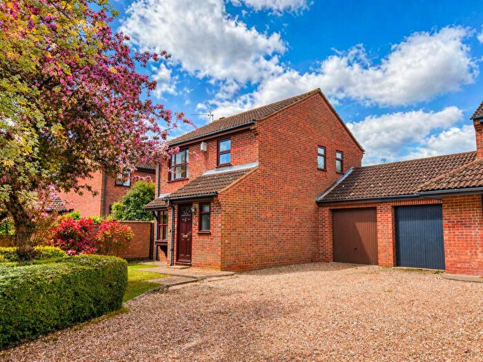 3 Bedroom House For Sale In Sheldon Court, Great Holm, Milton Keynes, MK8