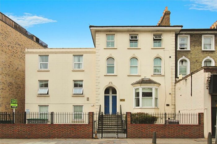 2 Bedroom Flat To Rent In Merton Road, London, SW19