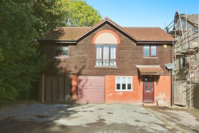 2 Bedroom Detached House For Sale In Clover Way, Hedge End, Southampton, SO30