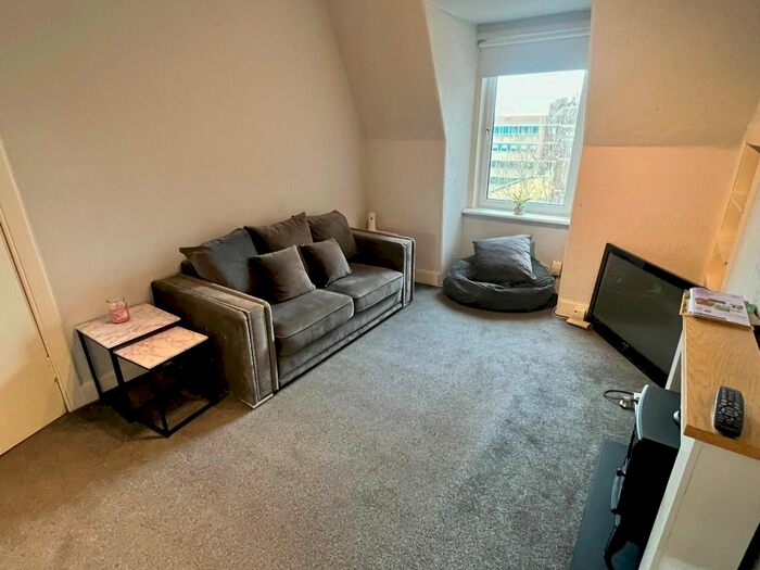2 Bedroom Flat To Rent In Hillend Place, Meadowbank, Edinburgh, EH8
