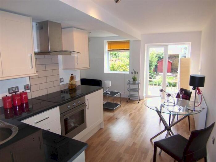 1 Bedroom Flat To Rent In Garlands Road, Redhill, Surrey, RH1