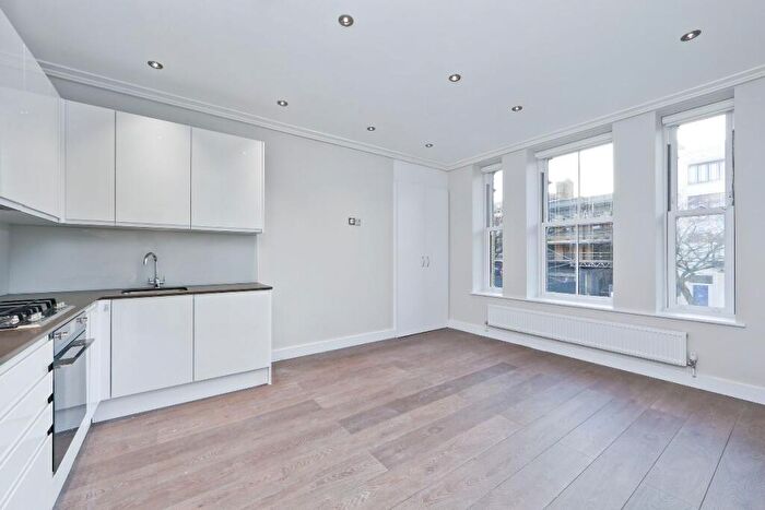 3 Bedroom Flat To Rent In Holloway Road, London, N7