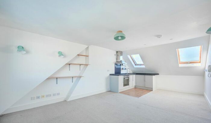 1 Bedroom Flat To Rent In Halsmere Road, London, SE5