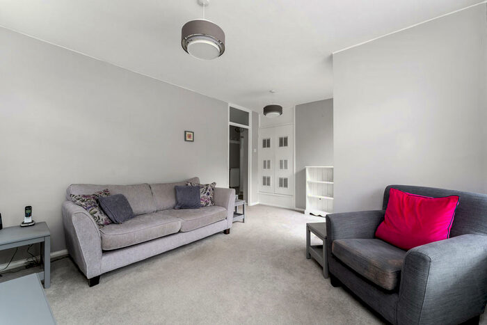 1 Bedroom Flat To Rent In Wood Lane, Woodford Green, IG8