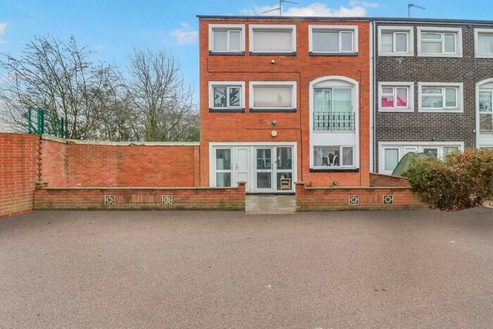 3 Bedroom Terraced House To Rent In Scholars Walk, Hatfield, AL10