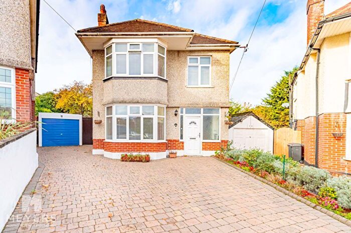 4 Bedroom Detached House For Sale In Elmsway, Southbourne, BH6