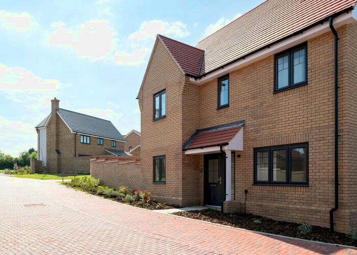 3 Bedroom Detached House For Sale In Evergreen Gardens, Waltham Cross, EN7