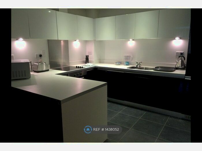 2 Bedroom Flat To Rent In Printing House Square, Guildford, GU1