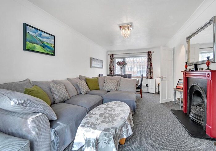 3 Bedroom Flat To Rent In Portslade, BN41