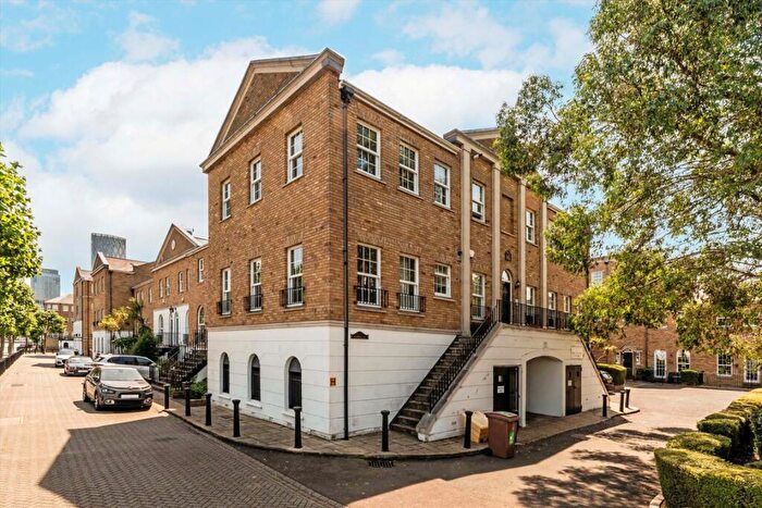 2 Bedroom Flat For Sale In Sophia Square, Rotherhithe, SE16
