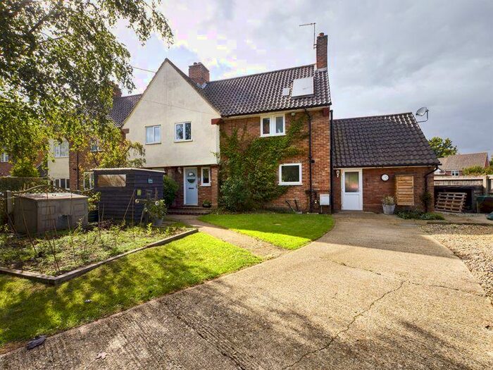 3 Bedroom Semi-Detached House For Sale In Smithy Close, Rougham, IP30