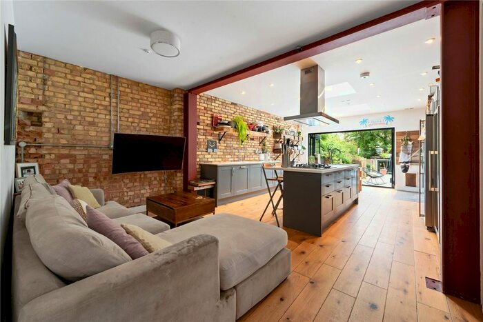 4 Bedroom Detached House To Rent In Southcroft Road, London, SW17