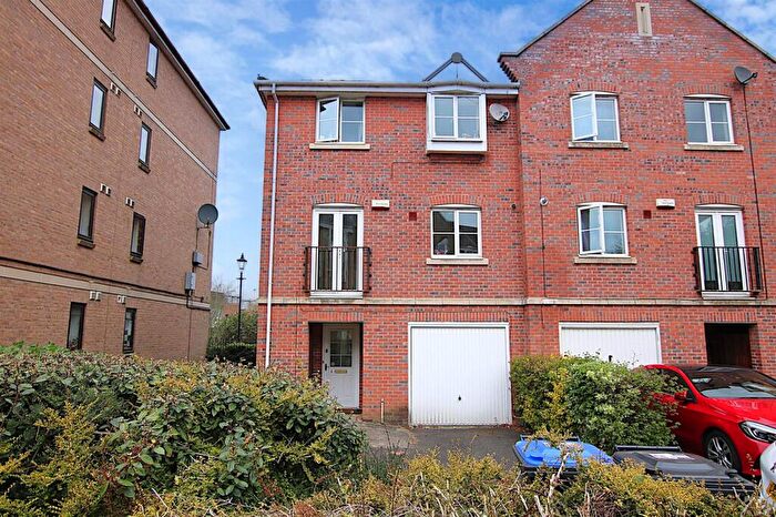 4 Bedroom End Of Terrace House For Sale In Henry Bird Court, Northampton, NN4