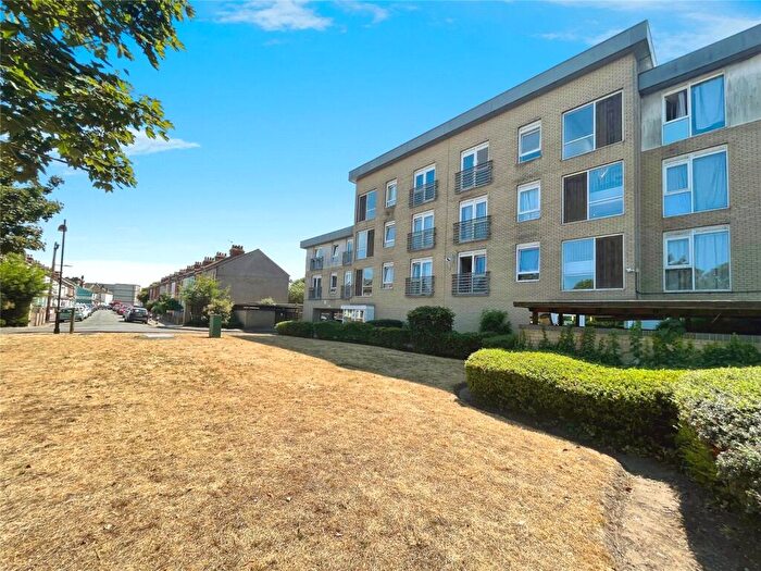 2 Bedroom Apartment For Sale In Station Avenue, Southend-on-Sea, Essex, SS2