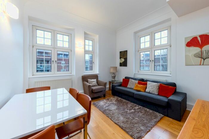 2 Bedroom Flat To Rent In Rosebery Avenue, London, EC1R