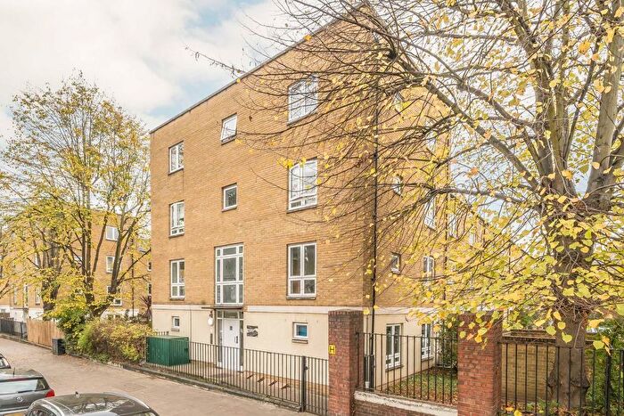 2 Bedroom Flat To Rent In Amhurst Road, London, E8