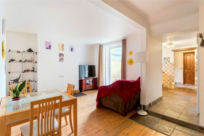 1 Bedroom Flat To Rent In Ellerslie Road, Shepherds Bush, London, W12