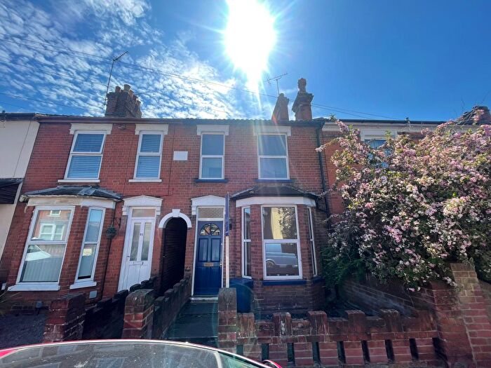 3 Bedroom Semi Detached House To Rent In Brooks Hall Road, Ipswich, IP1