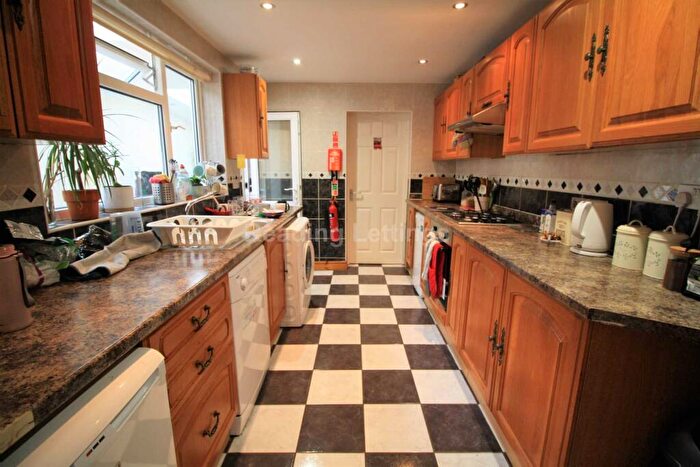 5 Bedroom Terraced House To Rent In Hatherley Road, Reading - Gas Included, RG1