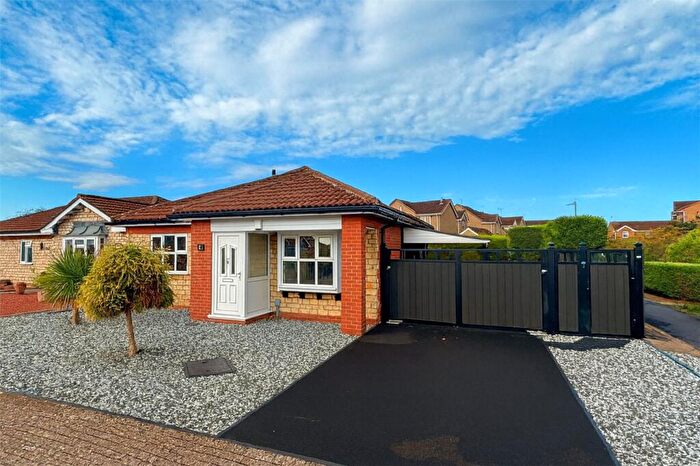 2 Bedroom Bungalow For Sale In Walnutgarth, Sleaford, Lincolnshire, NG34