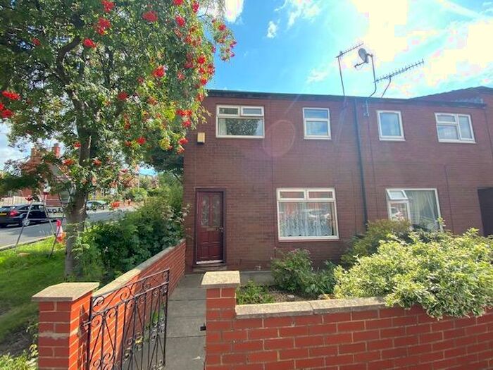 3 Bedroom Town House To Rent In Malvern Street, Leeds, LS11