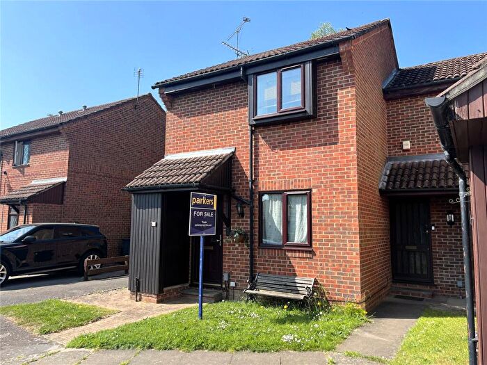 2 Bedroom Link Detached House For Sale In Woodfield Way, Theale, Reading, Berkshire, RG7