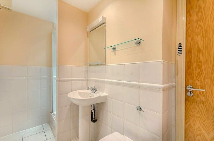 2 Bedroom Flat For Sale In Glaisher Street, Deptford, London, SE8