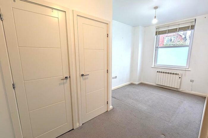 1 Bedroom Flat To Rent In Addlestone, Surrey, KT15