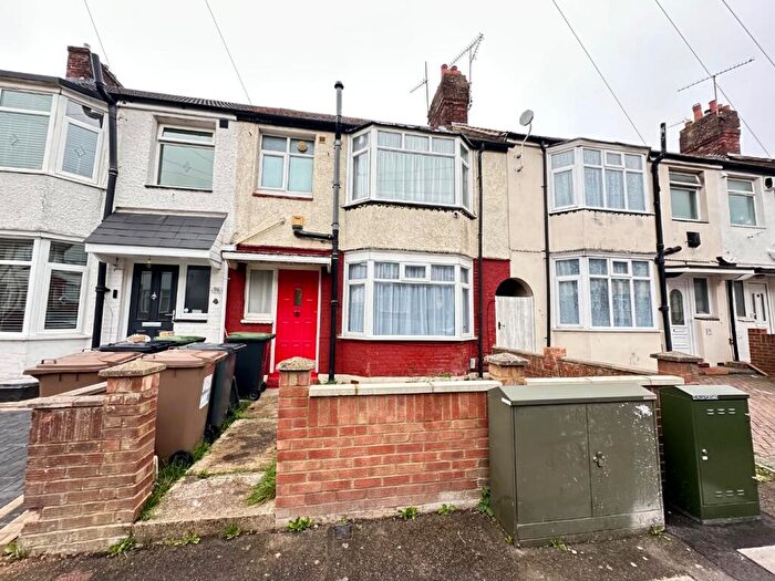 3 Bedroom Terraced House To Rent In Shelley Road, Luton, Bedfordshire, LU4