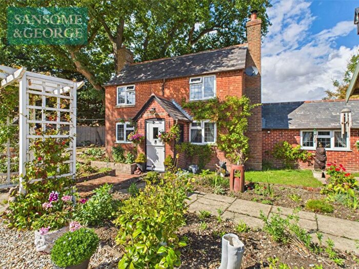 3 Bedroom Detached House For Sale In Aldermaston Road, Pamber Green, RG26
