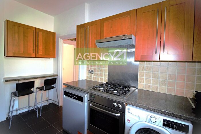 2 Bedroom Flat For Sale In Crewdson Rd, London, SW9