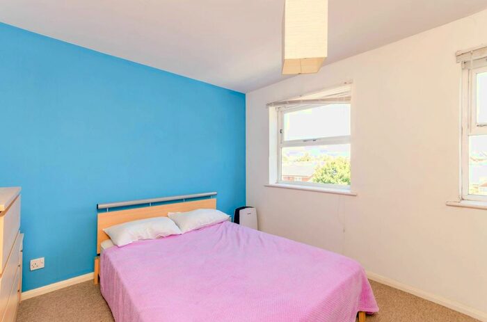 1 Bedroom Flat For Sale In Henry Doulton Drive, Tooting, London, SW17