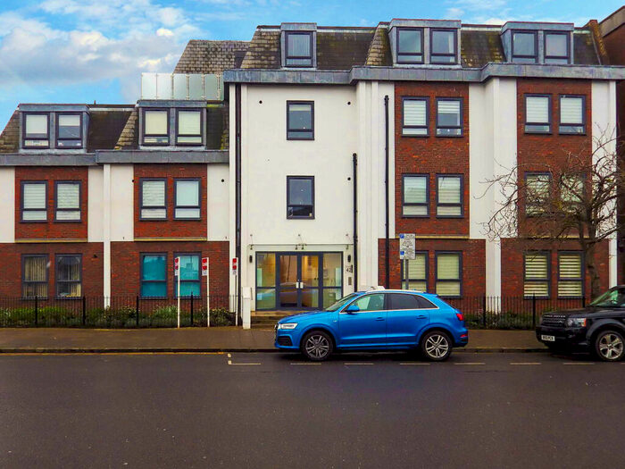 2 Bedroom Apartment To Rent In The Peninsula, Aylesbury, Buckinghamshire, HP20