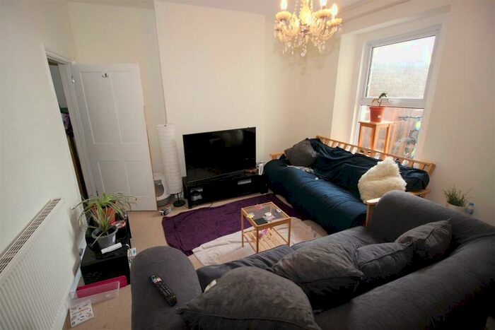 3 Bedroom House To Rent In Kingswood High Street, Bristol, Bristol, BS15