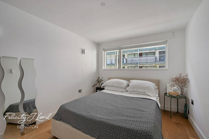 2 Bedroom Apartment For Sale In Orsman Road, London, N1