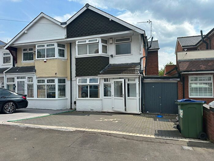 3 Bedroom Semi-Detached House To Rent In Heather Road, Smethwick, B67