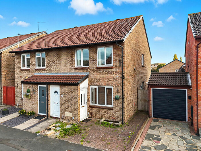 1 Bedroom Maisonette For Sale In Camellia Close, Harold Wood, RM3