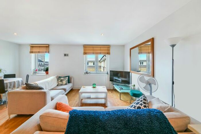 1 Bedroom Flat To Rent In Queensgate House, Bow, London, E3