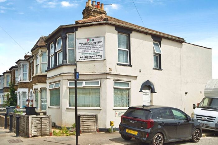 3 Bedroom Flat For Sale In Montagu Road, London, N18