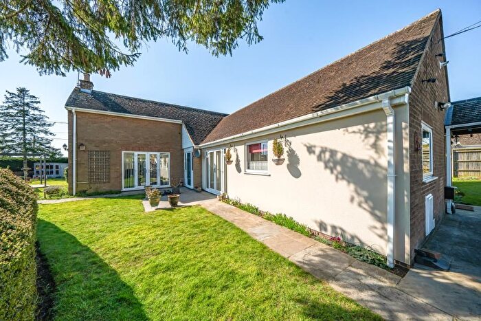 3 Bedroom Detached Bungalow For Sale In Wootton, Boars Hill, Oxford, OX1